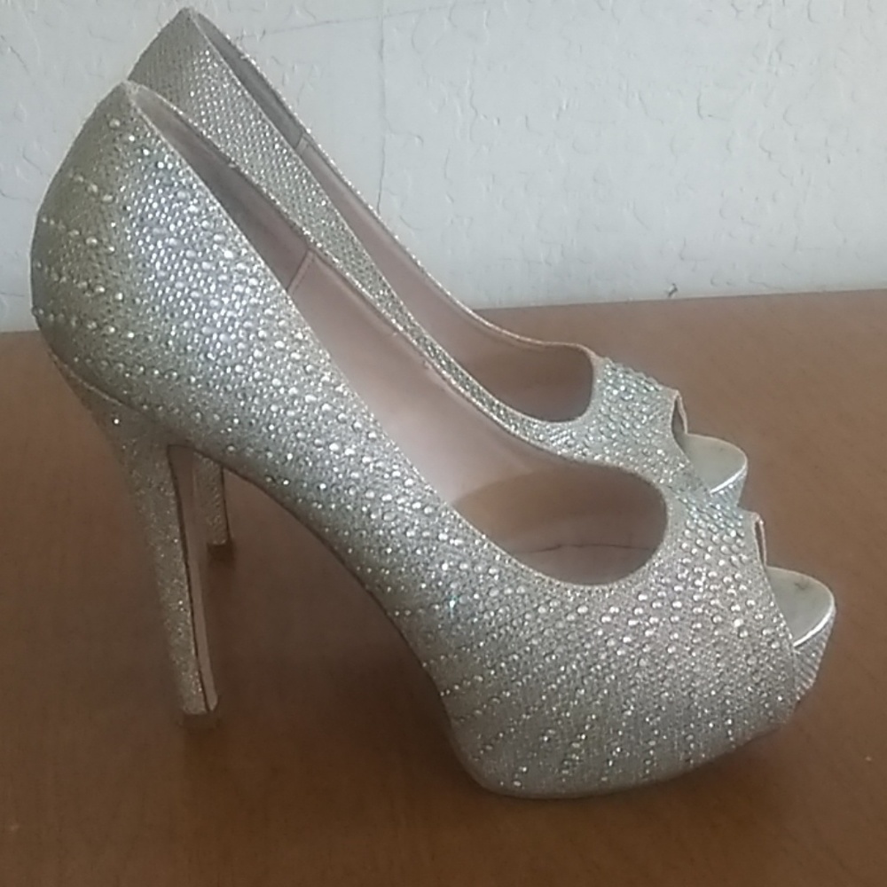 Heels - Picture 2 of 3